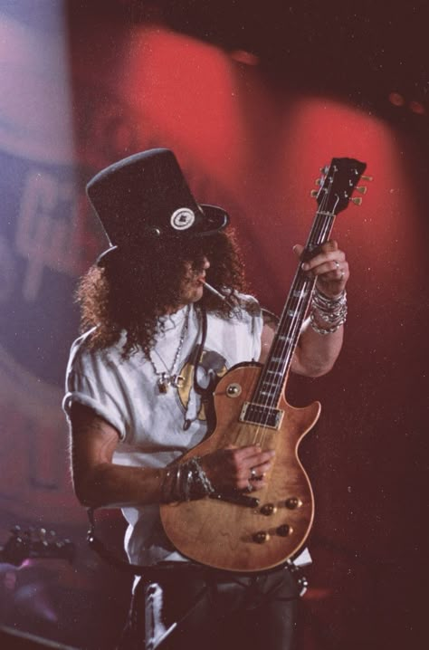 slash | guns n roses | 80s 90s Slash 80s Aesthetic, Old School Rock Aesthetic, Slash Gnr 80s, Slash Young 80s, Slash Hot 80s, Axl Rose 90s, 80s Band Aesthetic, Rock Bands Aesthetic, Red Rock Aesthetic