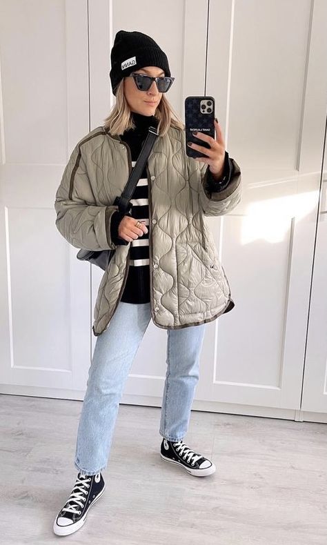 Anorak Jacket Outfit, Quilted Jacket Outfit, Saturday Fashion, Japan Fits, Quilted Anorak, Casual Edgy, Granola Bar, Show Jackets, Frankie Shop