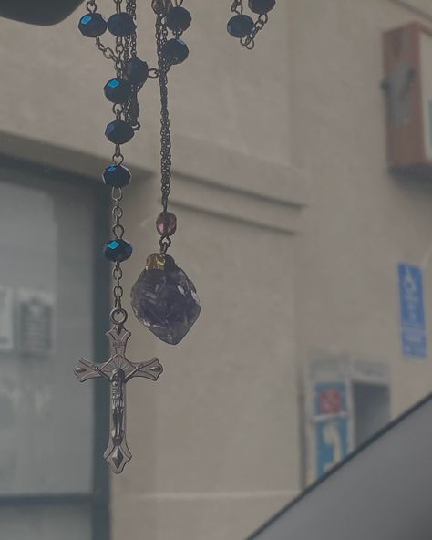 Bible And Rosary Aesthetic, Catholic Rosary Aesthetic, Rosary Aesthetic, Energy Inspiration, Holy Girl, Inside Car, Aesthetic Car, Holy Rosary, American Gothic