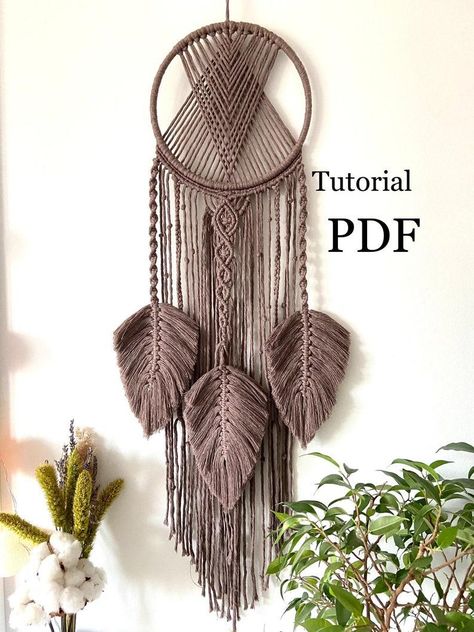 Diy Wall Hanging Yarn, Diy Macrame Wall Hanging, Macrame Dreamcatcher, Art Macramé, Dream Catcher Patterns, Dream Catcher Tutorial, Macrame Beads, Macrame Wall Hanging Tutorial, Tutorial Macramé