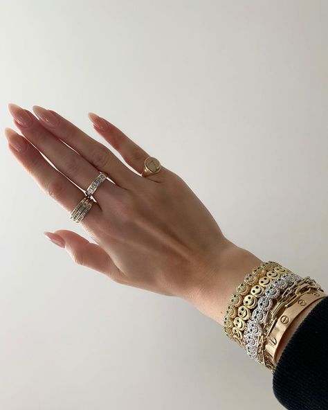 Lisa Gozlan Bracelet Stack, Lisa Gozlan Stack, Liza Gozlan Bracelets, Lisa Gozlan Bracelets, Lisa Gozlan, Arm Stack, Aesthetic Core, Wrist Stacks, Best Friend Outfits