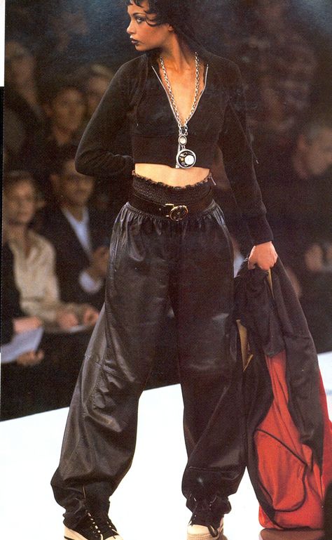 Jean Paul Gaultier 90s, Harry Clarke, 90s Runway Fashion, Runway Fashion Couture, Robert Mapplethorpe, Patti Smith, Amy Winehouse, Moda Vintage, Paul Gaultier