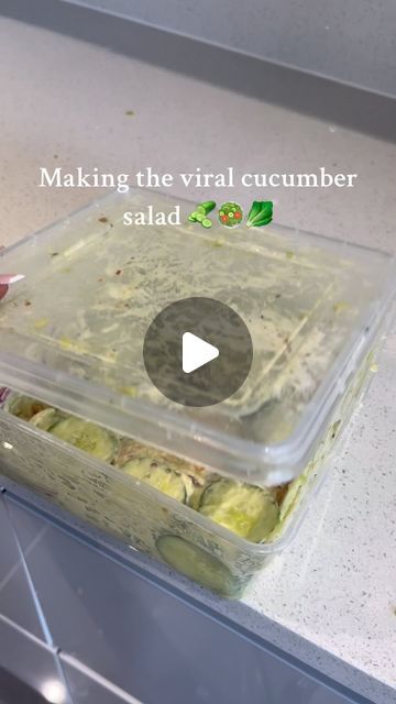 Stephanie | SowFitnesss on Instagram: "The viral cucumber salad 🥒🥗🥬 10/10 would recommend 🤌🏾 * Cucumber * Red onion * Smoked salmon * Avocado * Philadelphia intense Garlic & herb cream cheese * Everything bagel seasoning * Chili flakes #cucumber #cucumbersalad" Cream Cheese Everything Bagel Seasoning, Garlic Herb Cream Cheese, Viral Cucumber, 1400 Calorie Meal Plan, Herb Cream Cheese, Everything Bagel Seasoning, Bagel Seasoning, Salmon Avocado, Calorie Meal Plan