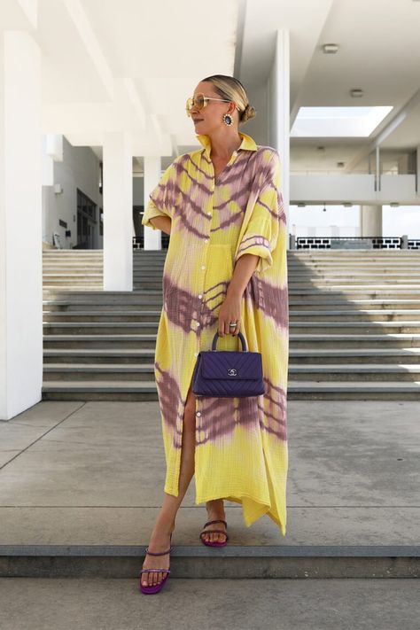 Zara Tie Dye Dress, Tie And Die Dresses, Tie Died Outfits, Sandals Chanel, Modern Abaya, Beach Wedding Sandals Barefoot, Blair Eadie, Zara Sandals, Shirt Dress Outfit