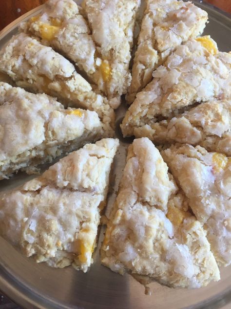 Peach Scones Recipe, Cranberry Yogurt, Yogurt Scones, Cinnamon Chip Scones, Orange Scones Recipe, Banana Scones, Peach Scones, Chocolate Pasta, Scones Recipe Easy