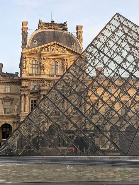 Louvre Pyramid Aesthetic, Louvre Museum Aesthetic, Paris France Aesthetic, Louvre Pyramid, Us Wallpaper, Paris Rooftops, Architecture Set, France Aesthetic, Jardin Des Tuileries