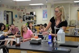 Tanya Katovich – Next Generation Chemistry High School Chemistry Classroom, High School Biology Classroom, Teaching Safety, Middle School Chemistry, About Chemistry, Chemistry Activities, Be Passionate, Ap Chemistry, Chemistry Classroom