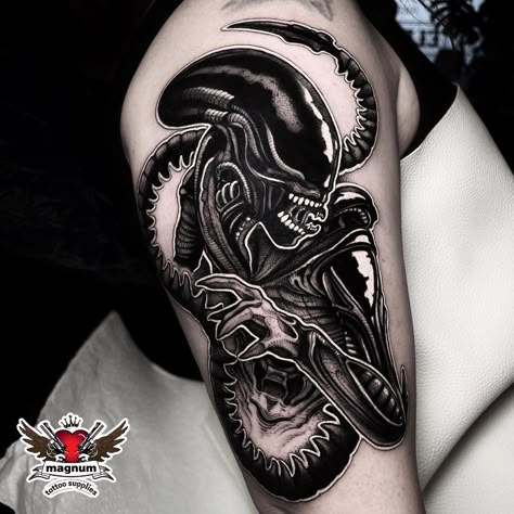 Alien Tattoo Xenomorph, Xenomorph Tattoo, Tattoo Alien, Wrong Answers Only, Nerdy Tattoos, Movie Tattoo, Alien Tattoo, Skeleton Hand Tattoo, Arte Alien