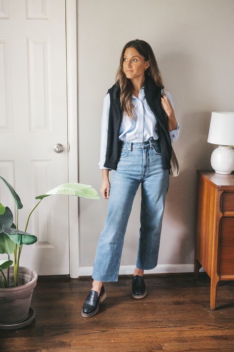 Womens Oxford Shirt Outfit, Blue Oxford Shirt Outfit Women, Oxford Shirt Women Outfit, Oxford Shirt Outfit, Dallas Outfit, Oxford Shirt Women, High Waisted Jeans Outfit, Blue Oxford Shirt, Winter Styling