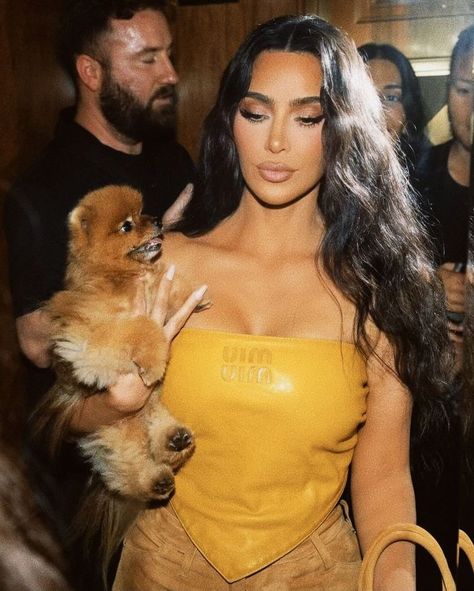 Kim Kardashian (@kimkardashian) • Instagram photos and videos Kim Kardashian And North West, Kim Kardashian 2000's, Kim Kardashian And North, Bro What, Home Decor Amazon, Kardashian Makeup, Kim Kardashian Dresses, Kim K Style, Luxury Lifestyle Women