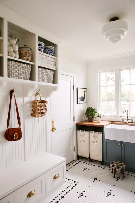 Laundry Room With Big Window, Ranch House Laundry Room, Open Cabinets In Laundry Room, Laundry Room Cottage Style, Small Mud Room Ideas Laundry, No Window Laundry Room, Fun Laundry Room Design, Gallery Laundry Room Ideas, Laundry Room Mud Room Combo Small Layout