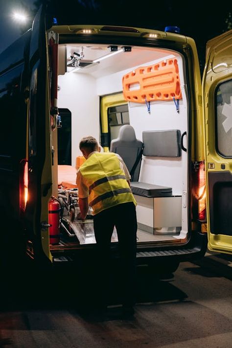 Emergency Signage, Modern Hospital, Office Images, Scenic Roads, Brick Building, Emergency Room, Paramedic, Emergency Medical, Ambulance