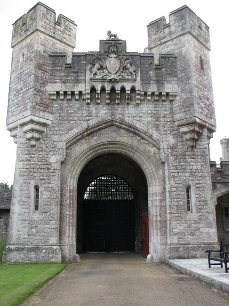 Midieval Architecture, Castle Grounds, Cardboard Castle, Arundel Castle, British Castles, Castle Gardens, Castle Howard, Old Abandoned Buildings, Castle Gate