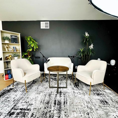 Studio Podcast Room Setup, At Home Podcast Set Up, Studio Podcast Design, Home Podcast Studio Setup, Podcast Studio Design Home, Podcast Aesthetic Studio, Podcast Backdrop Ideas, Video Podcast Studio Design Ideas, Selfie Place