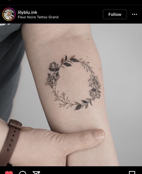 Birth Flower Wreath Tattoo, Circle Flower Tattoo, Flower Wreath Tattoo, Wreath Tattoo, Lavender Wreath, Lavender Flowers, Birth Flowers, Flower Wreath, Simple Tattoos