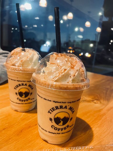 Instagram aesthetic, life, photography, beauty, cute, coffee time, coffee shop Tierra Mia Coffee, Horchata Frappe, Cold Coffee Recipes, Cold Coffee, Coffee Latte, Frappe, Coffee Recipes, Coffee Time, Iced Coffee