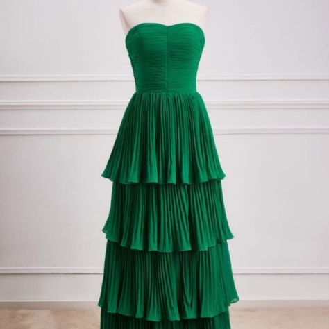 Strapless Ruffled Multi-layered Long Ball Gown Can Be Customized https://www.trustlindadresses.com/product/strapless-ruffled-multi-layered-long-ball-gown-can-be-customized 129 USD free shipping Velvet Homecoming Dress, Green Silhouette, Layers Long, Long Ball Gown, Bodycon Dress Homecoming, Prom Dress Trends, Dress Satin Bridesmaid, Pleated Neck, Bridesmaid Dresses Satin