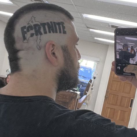 Fortnite Tattoo, Crown Tattoo, Face Tattoo, Tattoo Idea, Fit Inspo, Back Tattoo, Fitness Inspo, Fortnite, Crown