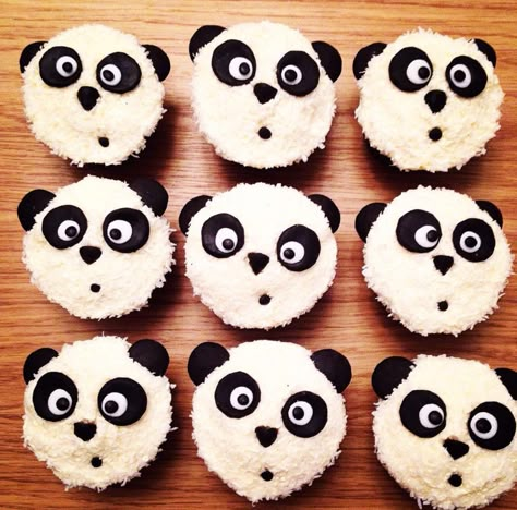 Panda Cupcake Ideas, Panda Birthday Cupcakes, Panda Cupcake, Kid Holiday Treats, Animal Party Food, White Cake Cupcakes, Panda Birthday Theme, Zoo Animal Cupcakes, Panda Food