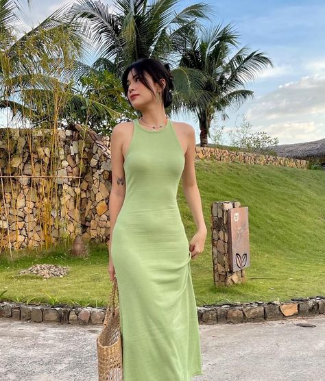 Tita Fits, Green Icons, Body Con Dress Outfit, Icons Girls, Summer Beach Outfit, Exclusive Dress, Body Con Dress, Instagram Pose, Clothing Design