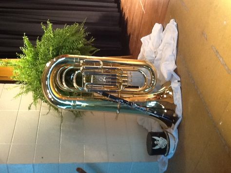 Using Instruments as decorating props. Music Centerpieces, Banquet Ideas, Marching Band, Quince, Mother Daughter, Musical, Band, Music