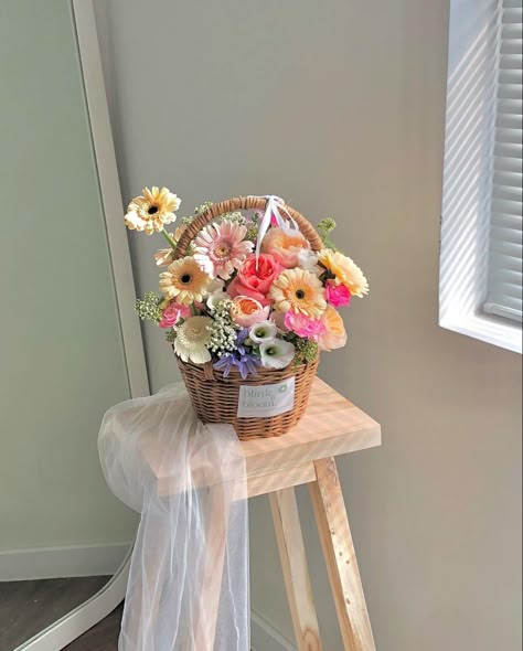 Korean Florist Aesthetic, Florist Workshop Ideas, Flower Bucket Ideas, Korean Florist, Korean Flower Bouquet, Flower Website, Korean Bouquet, Flowers Feed, Flower Shoot