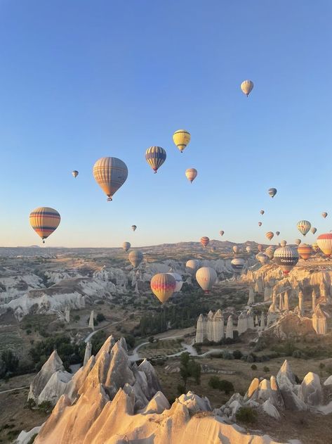 Hot Air Balloon In Cappadocia, Marrakesh Hot Air Balloon, Hot Air Balloon Date, Hot Air Balloon Aesthetic, Cappadocia Hot Air Balloon, Hot Air Balloon Ride, Hot Air Balloon Rides, Air Balloon Rides, Hot Air Balloons