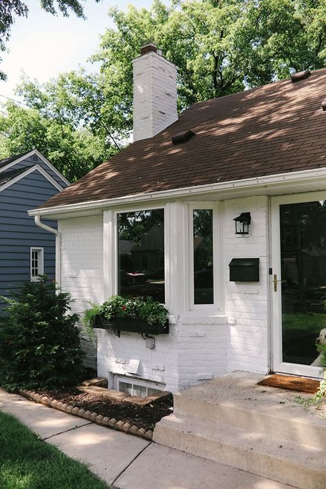 White Ranch House Exterior, Brown Roof Houses, Painted Brick Ranch, Painted Brick House Exterior, House Paint Design, White Painted Brick, Brick Ranch Houses, Painted Brick Exteriors, Fit Foodie Finds