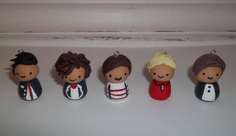 One Direction Polymer Clay Character Charms for Necklaces -   https://www.facebook.com/ItzyBitzyCharms Harry Styles Polymer Clay, One Direction Clay Ideas, Harry Styles Clay, One Direction Birthday, Charms For Necklaces, Air Dry Clay Projects, Clay Diy Projects, Friends Diy, Clay Crafts Air Dry