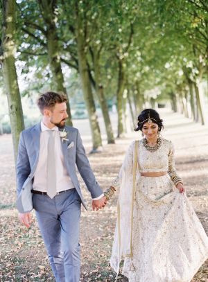 This couple planned a multicultural wedding paying homage to the both groom's English and the bride's Indian heritage all set at a countryside estate outside of London. Mehendi Photography, Indian American Weddings, Wedding Photography Bridal Party, Wedding Photography Checklist, Indian Wedding Poses, Reception Outfit, Muslim Couple Photography, Wedding Photography Bride, South Indian Weddings