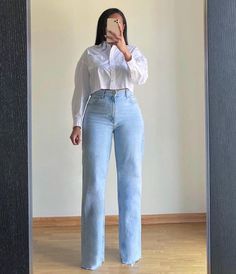 Simple Yet Cute Outfits, Wide Leg Jeans Inspo Outfit, Jeans And Dress Shirt Outfit Woman, How To Style Denim Jeans Outfit Ideas, Cute T Shirt And Jeans Outfits, Classy Stylish Outfits, Jean And Shirt Outfits Woman, How To Style A Wide Leg Jeans, Classy Casual Outfits For Women Jeans