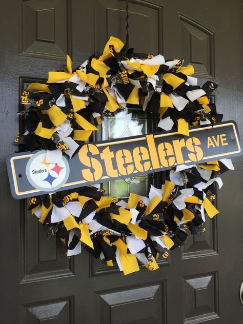 Pittsburgh Steelers NFL Fabric Wreath with Street Sign by CarolinaConcepts on Etsy https://www.etsy.com/listing/243351418/pittsburgh-steelers-nfl-fabric-wreath Steelers Wreath Diy, Steelers Decor, Pittsburgh Steelers Crafts, Steelers Wreath, Steelers Gifts, Cowboys Wreath, Football Crafts, Sports Wreaths, Football Wreath