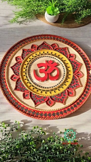 Round Lipan Art, Lippan Art Om Design, Lippan Art Colorful, Om Lippan Art Design, Beautiful Lippan Art, Om Lippan Art, Lippan Art For Beginners, Mandala Lippan Art, Lippan Art For Diwali