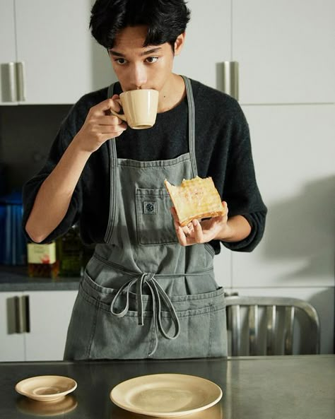 Cooking Bread, Male Pose Reference, Hand Reference, Human Reference, Body Reference Poses, Bread Butter, Human Poses Reference, Butter Knife, Poses References