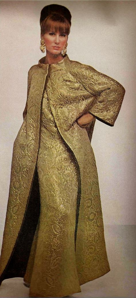 1964 Vogue.Everything is right about the ensemble's styling -  elegance with ease of wear. A simple sheath underneath the funnel-neckline and deep dolman sleeves of a buttonless evening coat Ladylike Outfits, Brocade Suits, Bert Stern, Mode Mantel, Evening Coat, Decades Of Fashion, Fashion 1960s, Fashion Magazines, Rajasthan India