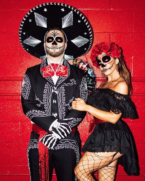 FITNESS APP-MOVEBYMELISSA.COM on Instagram: “Happy Halloween💀2017 Makeup by @mua.alexander Photo by @darion_ko Styled by me!” Mexican Halloween Costume, Halloween Costume Ideas Diy, Halloween Costume Couple, Meme Costume, Mexican Halloween, Sugar Skull Costume, Halloweenský Makeup, Best Couples Costumes, Cute Couple Halloween