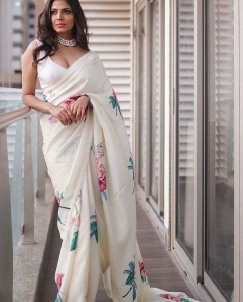 #Printedsaree is one must have thing for every women. It looks gorgeous, and there must be no one whom this saree style must have failed to impress. But how do you #accessorizes such an elegant piece of clothing. Well we have a few tips for you….

#Threads Printed Satin Saree, Malavika Mohanan, White Saree, Satin Saree, Trendy Sarees, Indian Saree, Indian Sari, Blouse Material, Soft Silk Sarees