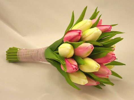 Beautiful Flowers Images Hd, Flower Bouquet Pictures, Tulip Wedding, Beautiful Flowers Images, Bridal Bouquet Flowers, Flower Gift Ideas, Tulip Bouquet, Artificial Flowers Wedding, Hand Bouquet