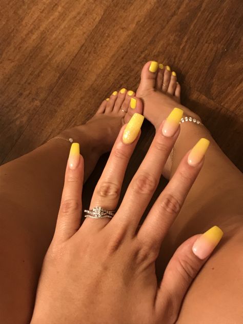 Matching hands and toes Nails And Outfits Match, Manny Petty Ideas, Summer Matching Nails And Toes, Summer Nails Hands And Toes, Painted Toes Toenails Ideas, Matching Mani Pedi Sets, Feet And Hand Nails, Fingers And Toes Matching Nails, Spring Nails And Toes Matching