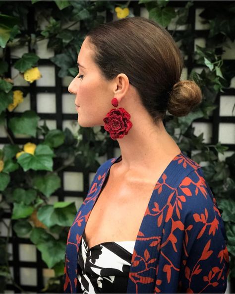 1,567 Likes, 72 Comments - Rebecca de Ravenel (@rderavenel) on Instagram: “ Flowers for my @johannaortizofficial Shop our collaboration on @modaoperandi today” Big Earrings Outfit, Architectural Jewelry, Gold Ear Jacket, Earrings Outfit, Rebecca De Ravenel, Instagram Flowers, Diy Jewelry Earrings, Casual Earrings, Druzy Jewelry