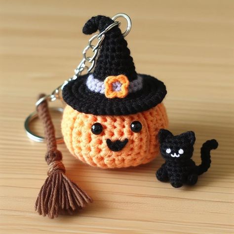 Mini Fall Crochet Patterns, Fall Crochet Keychain Pattern, Halloween Crochet Ornaments, Diy Crochet Halloween Decor, Halloween Cat Crochet, Crochet Halloween Bags Free Pattern, Crochet Car Keychain, Crochet Ideas Halloween, Fun Crochet Ideas