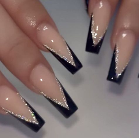 Easy Black Acrylic Nails, Black With Silver Acrylic Nails, Nails For Graduation Black, Prom Nail Designs Silver, Cute Black And Pink Nails Ideas, Black Nails Elegant Classy, Nails Inspiration Black And Silver, Black French Tip Nails Short Coffin, Luxury Acrylic Nail Designs