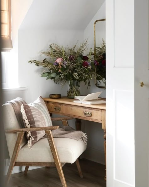 Mdf Panelling, Cotswold Green, Cottage Office, Minimalist Cottage, Photography Details, Classical Interior, Office Aesthetic, Office Nook, Interior Design Photography