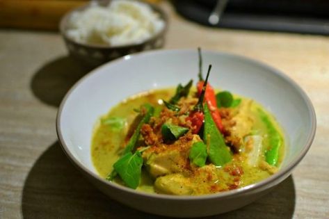 Poulet au curry vert thaï au lait de coco Coco Curry, Steamed Tofu, Healthy Supper Recipes, Thai Cooking, Healthy Supper, Grilled Asparagus, Thai Curry, Evening Meals, Asian Cooking