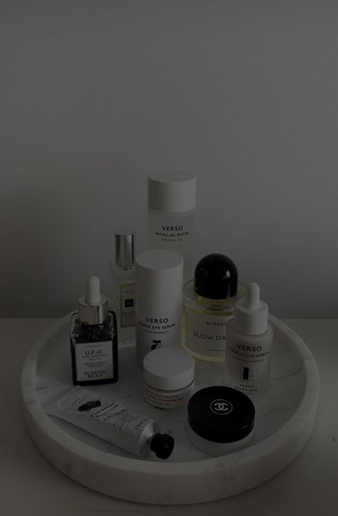 Skin Care Black Aesthetic, Black And White Clean Aesthetic, Black And White Aesthetic Skincare, Black And White Wellness Aesthetic, Skincare Dark Aesthetic, Black Skincare Aesthetic, Black And White Skincare Aesthetic, Skin Care Aesthetic Pictures, Dark Esthetics