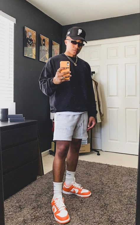 Sweat Short Outfits Men, Dunks Fits Men, Mens Short Outfits Streetwear, Men’s Shorts And Sneakers Outfit, Men’s Nike Dunk Outfits, Summer Fits Men Streetwear Shorts, Men’s Sweat Shorts Outfits, Mens Street Style Urban, Mens Street Style Summer