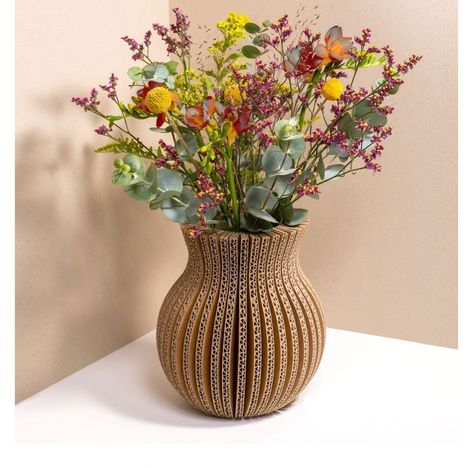 Cardboard Vase, Green Choices, Vase Crafts, Diy Pots, Recycled Cardboard, Fresh Flowers Arrangements, Diy Kit, Recycled Plastic, Garden Pots