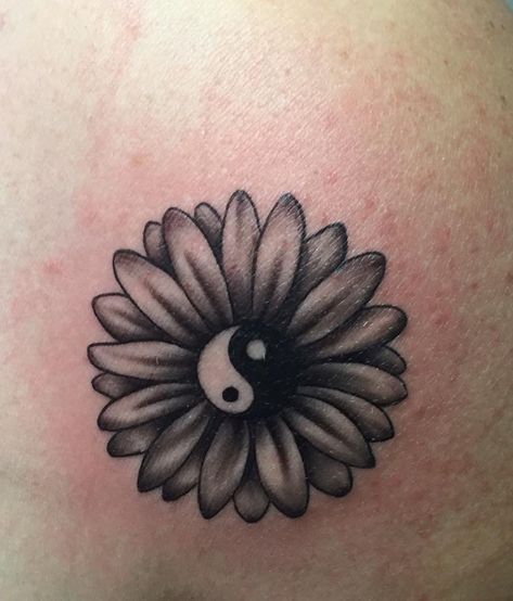 Yin Yang Sunflower Tattoo, Flower Yin Yang, Yin Yang Flower, Yin Yang Tattoos, Sunflower Tattoo, Lotus Flower Tattoo, Yin Yang, Print Tattoos, Lotus Flower