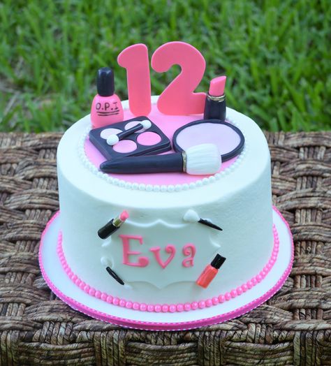 Makeup Cakes For Girls Birthday, Makeup Cake Ideas, Makeup Cake Design, Makeup Birthday Cake, White Almond Cake, Makeup Birthday Cakes, White Almond Cakes, Cake Makeup, Makeup Birthday