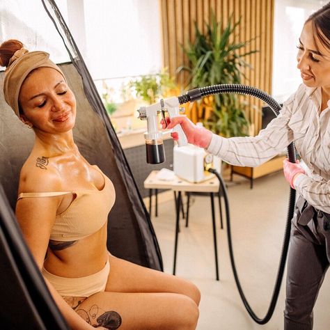 Spray Tan Artists Reveal What You Should Never Do Before (Or After) A Spray Tan — HuffPost Spray Tan Before And After, Bad Spray Tan, Tan Before And After, Anthony Varrecchia, Natural Spray Tan, Spray Tan Artist, Too Hot To Handle, Silver Foxes, Spray Tan